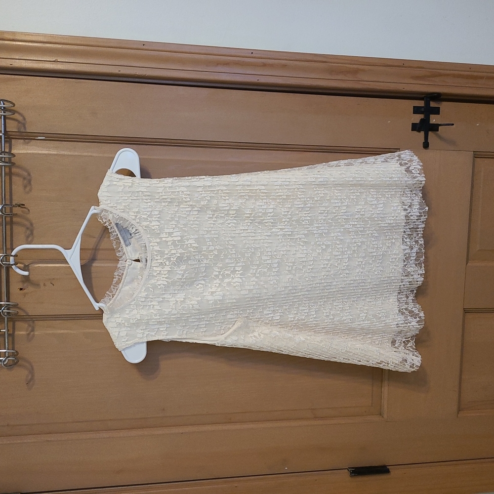 H&M Large Sleeveless Lace Shirt